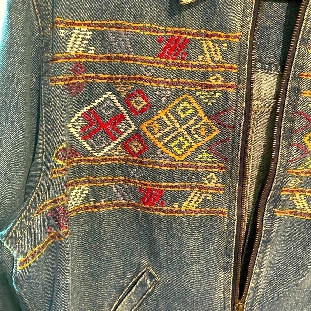 Agapo Vintage Denim Jacket Southwestern Embroidered Large - Picture 6 of 7